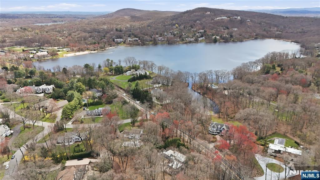947 Franklin Lake Road Franklin Lakes, NJ 07417 - Photo 4 of 36