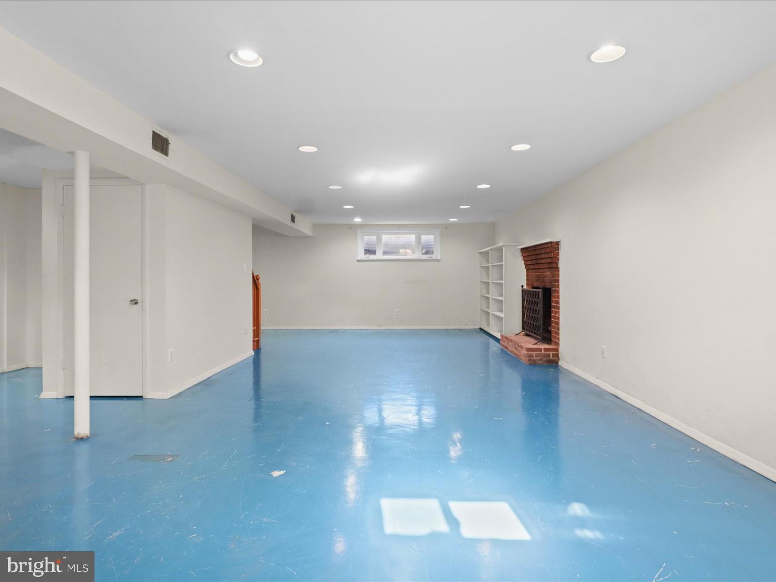 1002 Beverley Drive Alexandria, VA 22302 - Photo 34 of 46 an empty room with wooden floor and windows