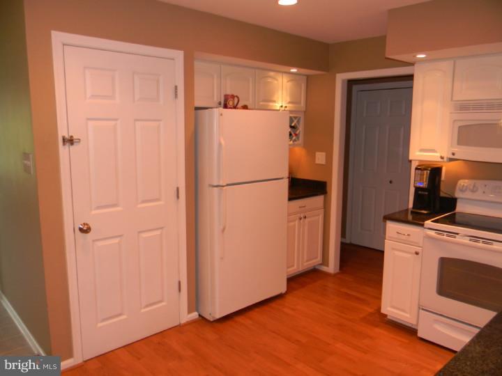 219 Llandovery Drive Exton, PA 19341 - Photo 16 of 25 Kitchen