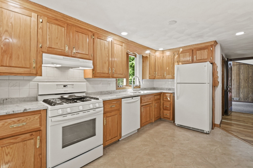 224 Littleton Road Chelmsford, MA 01824 - Photo 8 of 39 Gallery Image 8