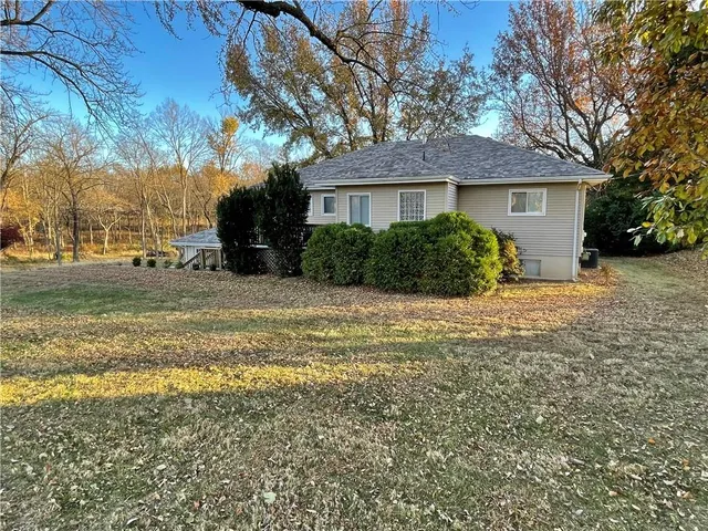 $385,000 | 10207 Northwest Barry Road, Kansas City, MO 64153