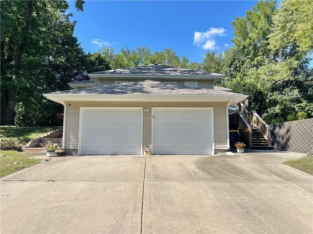 $385,000 | 10207 Northwest Barry Road, Kansas City, MO 64153