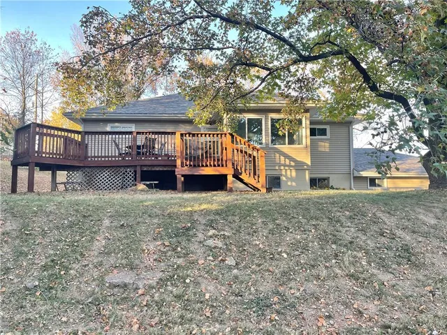 $385,000 | 10207 Northwest Barry Road, Kansas City, MO 64153
