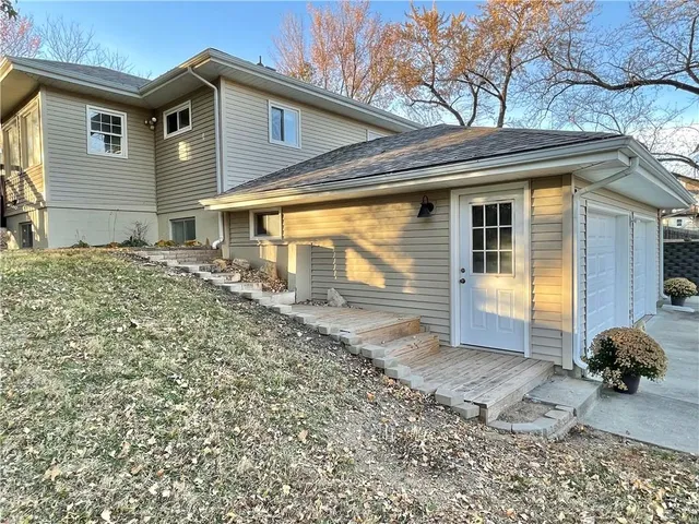 $385,000 | 10207 Northwest Barry Road, Kansas City, MO 64153