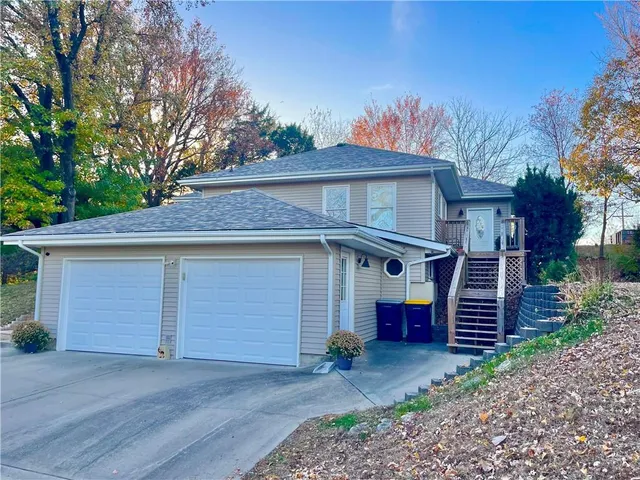 $385,000 | 10207 Northwest Barry Road, Kansas City, MO 64153