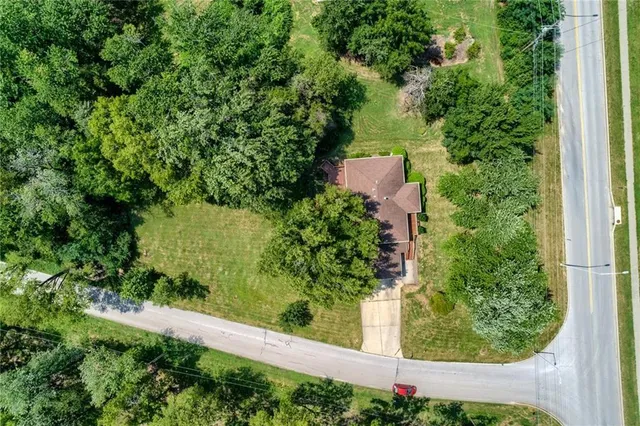 $385,000 | 10207 Northwest Barry Road, Kansas City, MO 64153