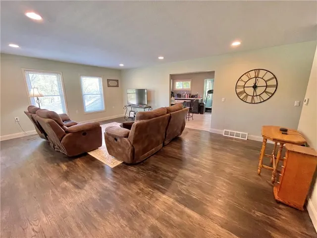 $385,000 | 10207 Northwest Barry Road, Kansas City, MO 64153