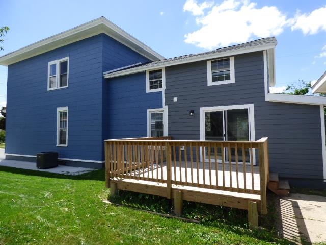 423 St Lawrence Avenue Beloit, WI 53511 - Photo 3 of 30