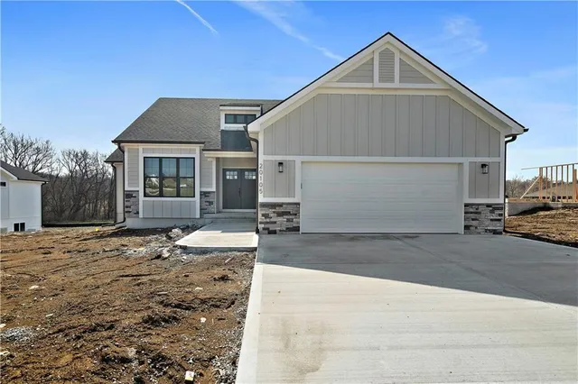 $636,900 | 4490 Aspen Drive, Basehor, KS 66007