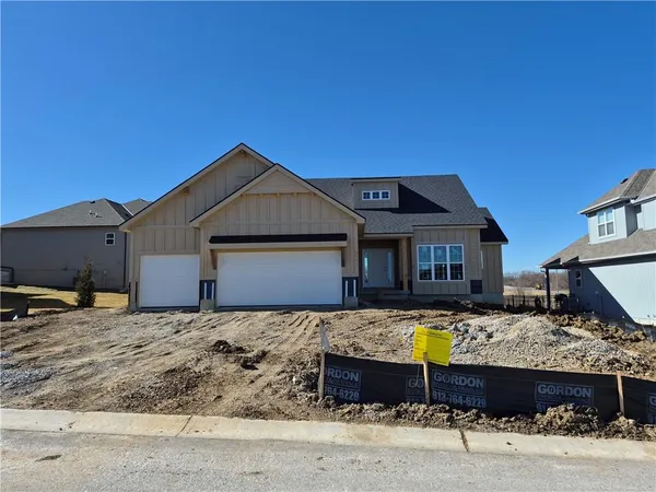 $636,900 | 4490 Aspen Drive, Basehor, KS 66007