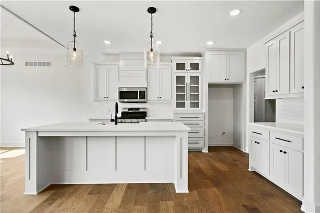 $636,900 | 4490 Aspen Drive, Basehor, KS 66007