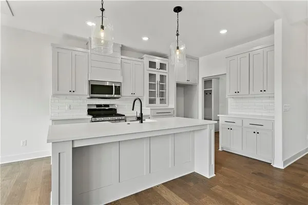 $636,900 | 4490 Aspen Drive, Basehor, KS 66007