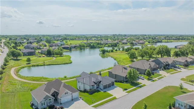 $636,900 | 4490 Aspen Drive, Basehor, KS 66007