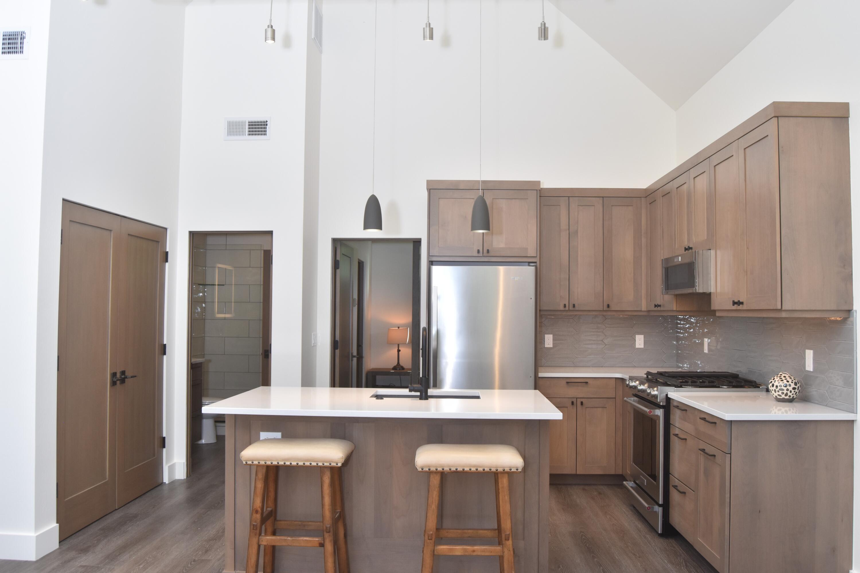 1009 Cutters Drive Hailey, ID 83333 - Photo 8 of 26 Breakfast Counter and Kitchen