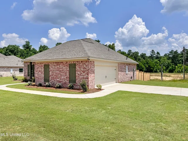 $283,900 | 207 Northwest Dolly Lane, Magee, MS 39111
