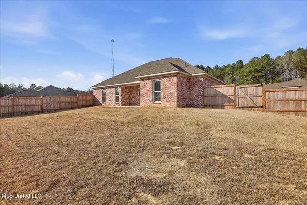 $283,900 | 207 Northwest Dolly Lane, Magee, MS 39111
