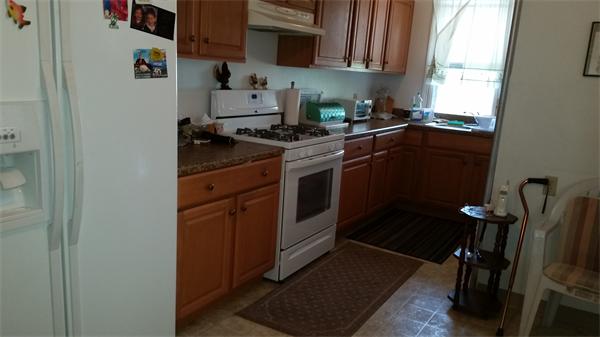 124 Grover Street Springfield, MA 01104 - Photo 4 of 8
