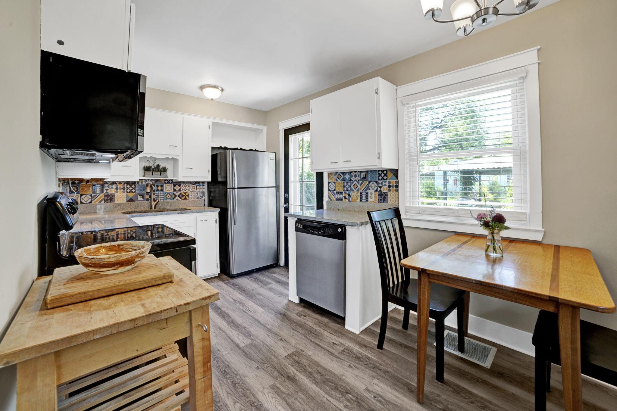 2193 Cranford Road Columbus, OH 43221 - Photo 4 of 15 Kitchen