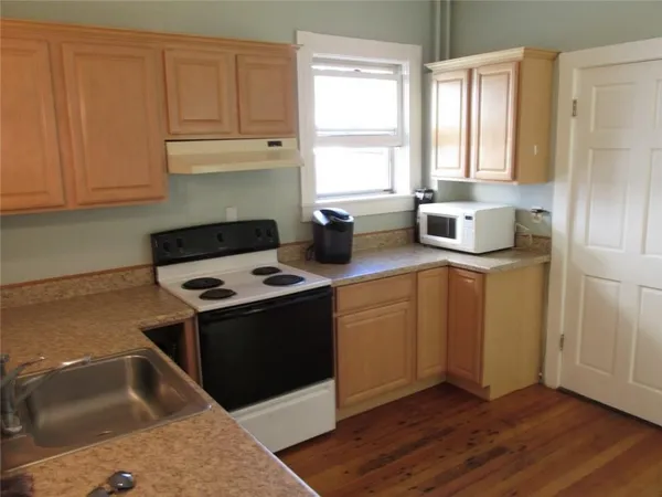 $2,250 | 9 Ann Street, Unit 1, Newport, RI 02840