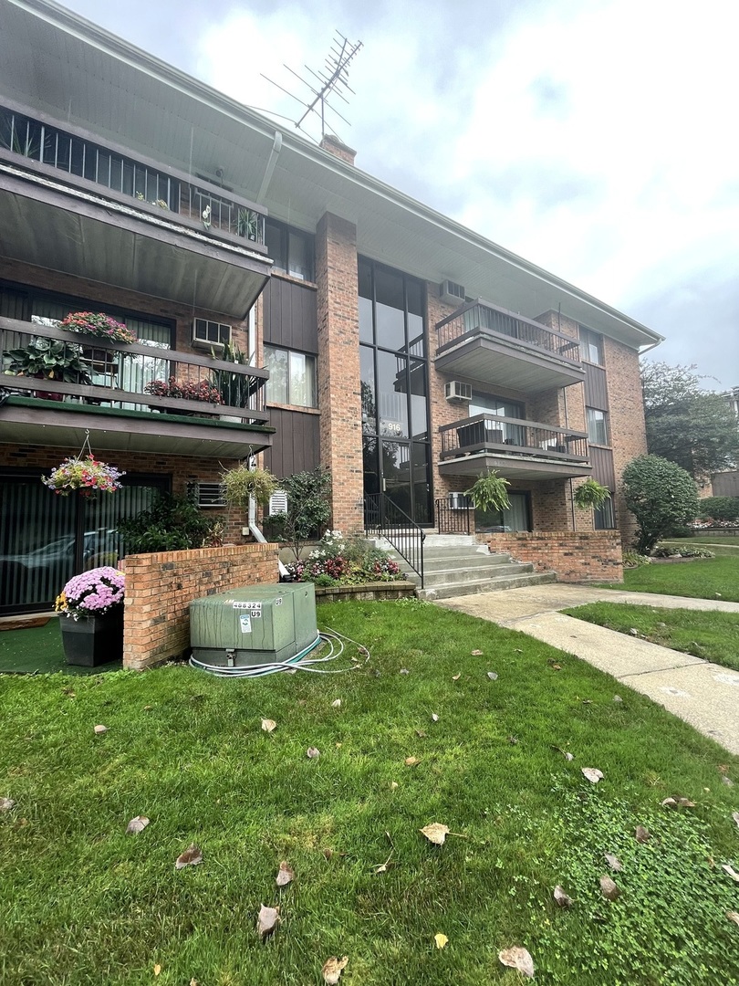 916 Olive Road, Unit 1D Homewood, IL 60430 - Photo 1 of 16 Gallery Image 1
