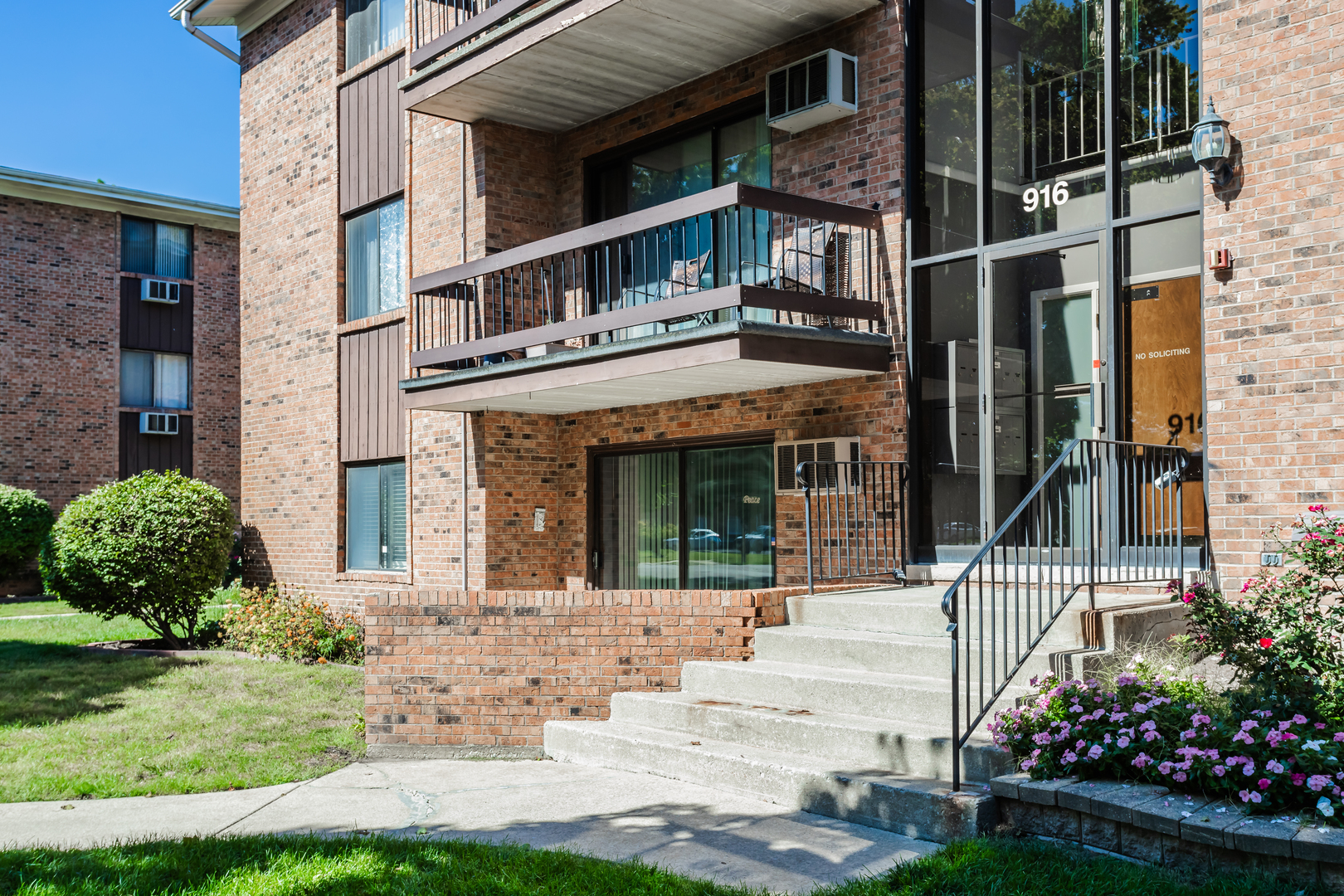 916 Olive Road, Unit 1D Homewood, IL 60430 - Photo 3 of 16 Gallery Image 3