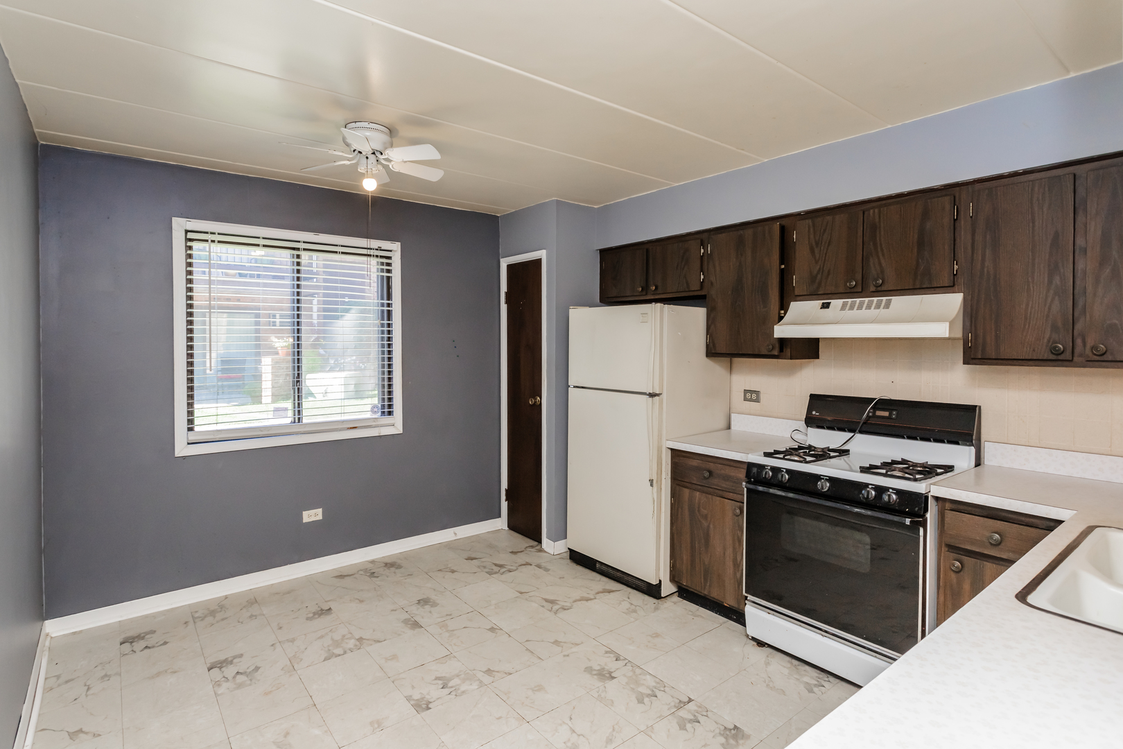 916 Olive Road, Unit 1D Homewood, IL 60430 - Photo 10 of 16 Gallery Image 10