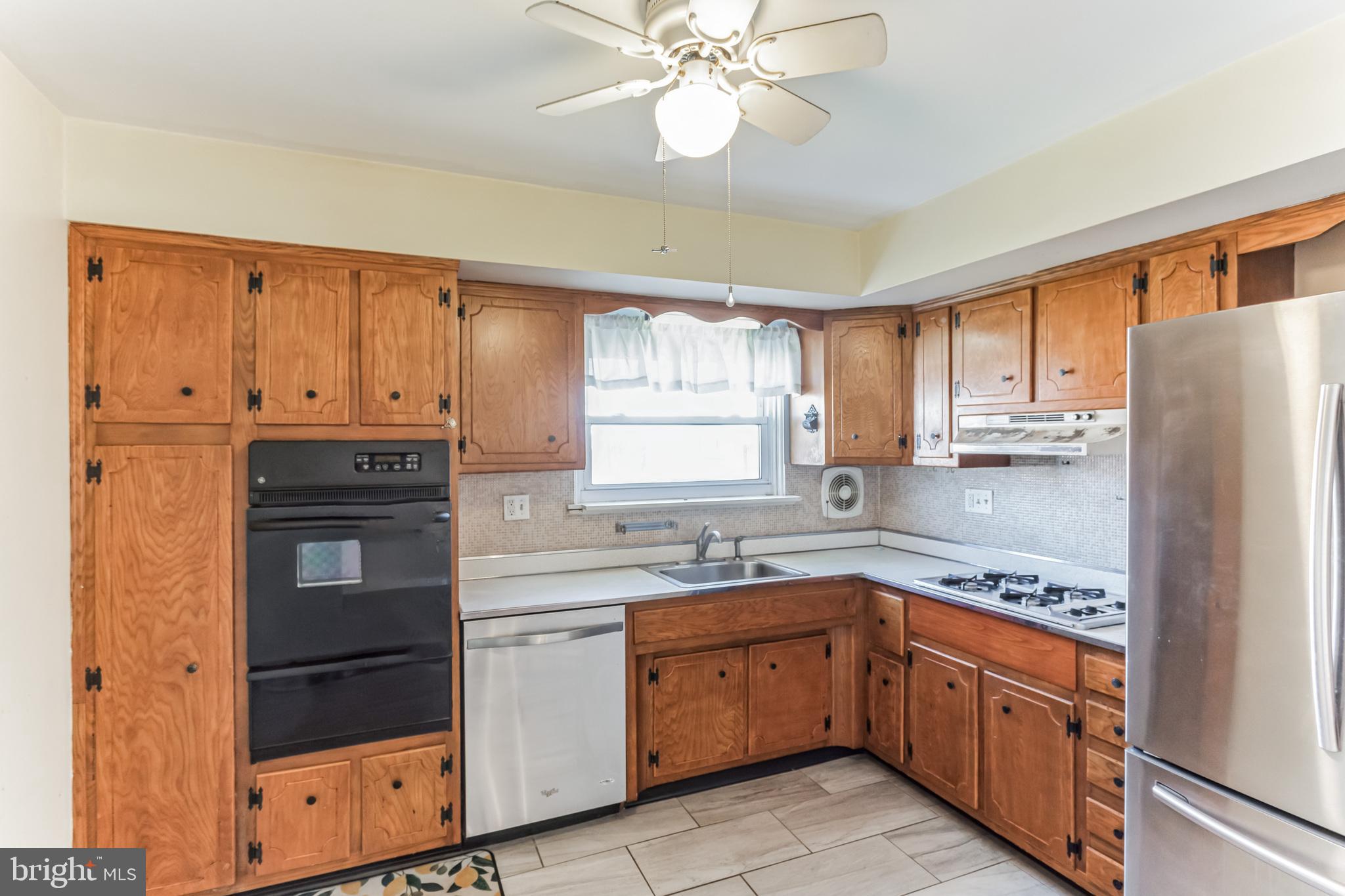 9974 Sandy Road Philadelphia, PA 19115 - Photo 8 of 23