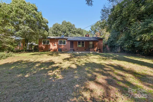 $605,000 | 900 East Woodlawn Road, Charlotte, NC 28209