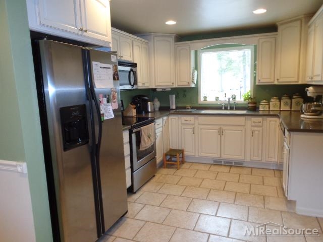 3610 State Fort Gratiot, MI 48059 - Photo 6 of 34 31233434-5.JPG