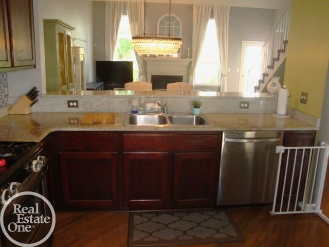 45640 Rathmore Drive Macomb, MI 48044 - Photo 12 of 27 50110269-11.JPG