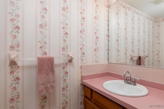 $459,000 | 25 Cove Hollow, West Seneca, NY 14224