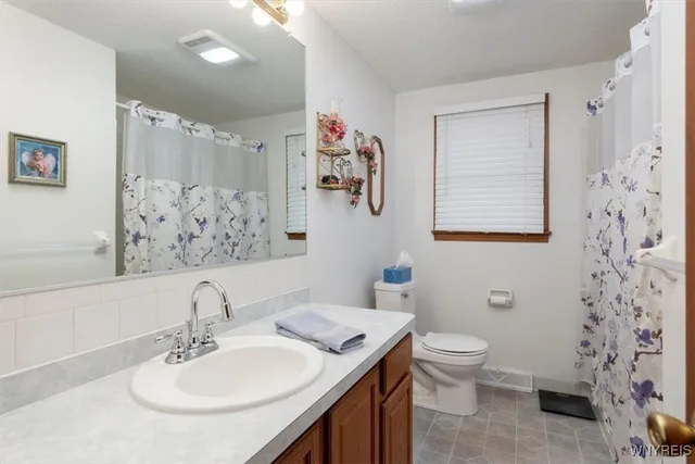 $459,000 | 25 Cove Hollow, West Seneca, NY 14224