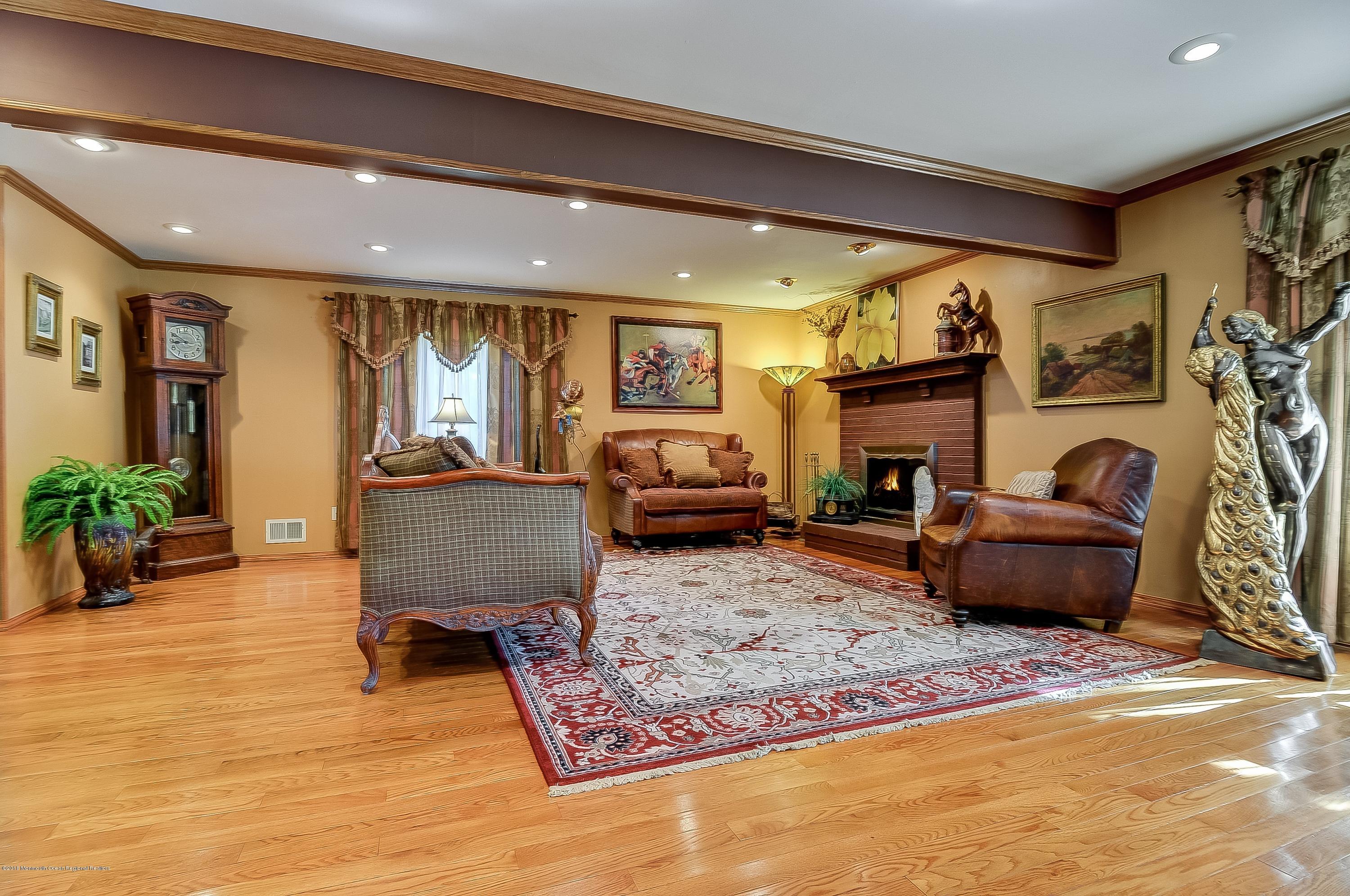 3 Rimwood Lane Howell, NJ 07731 - Photo 4 of 30 004_Living