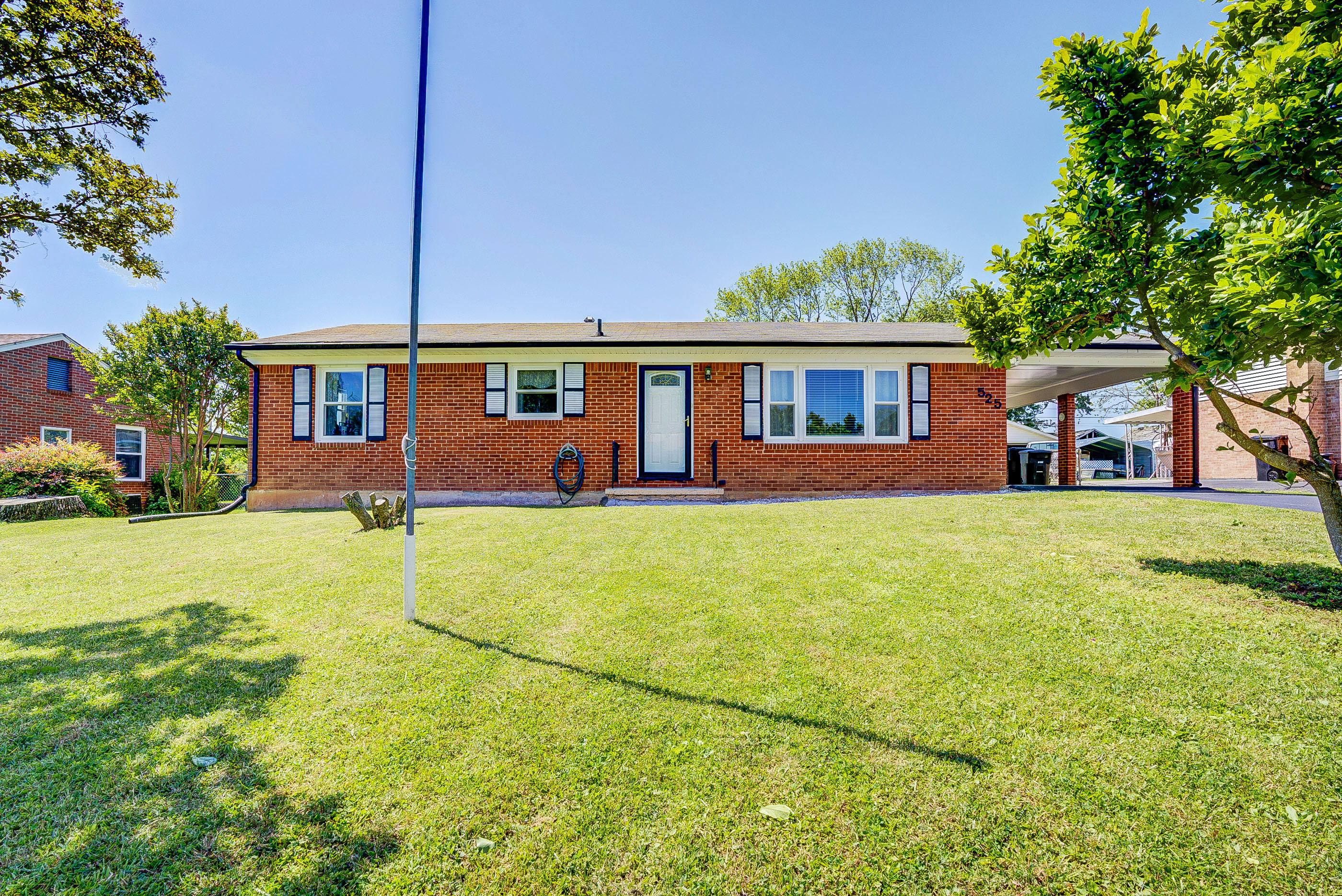 525 Santee Road Roanoke, VA 24019 - Photo 4 of 41 75