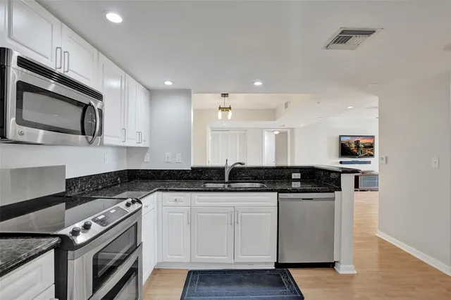 $2,800 | 520 Southeast 5th Avenue, Unit 1608, Fort Lauderdale, FL 33301