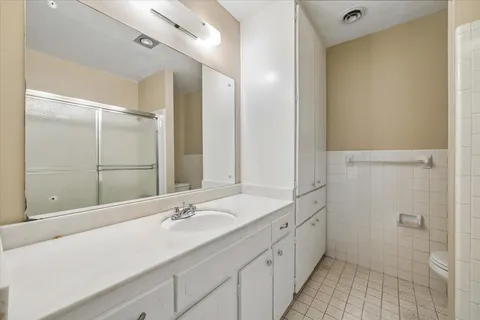 $195,000 | 2416 Jamestown Mal, Unit 16, Houston, TX 77057