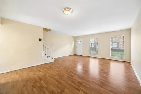 $195,000 | 2416 Jamestown Mal, Unit 16, Houston, TX 77057