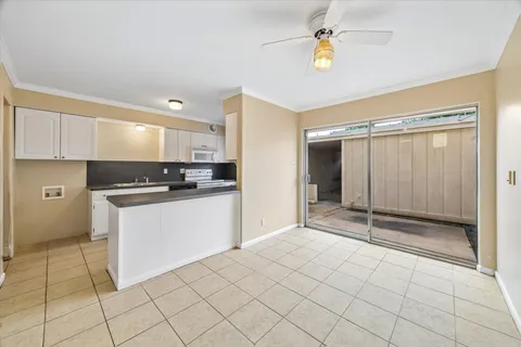 $195,000 | 2416 Jamestown Mal, Unit 16, Houston, TX 77057