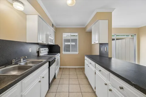 $195,000 | 2416 Jamestown Mal, Unit 16, Houston, TX 77057