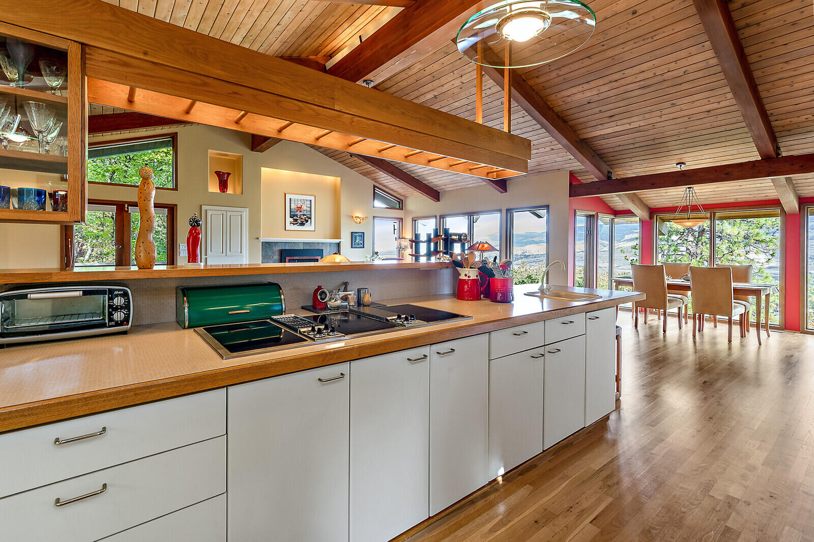 100 Ridge Road Ashland, OR 97520 - Photo 23 of 53 Loads of Counter Space