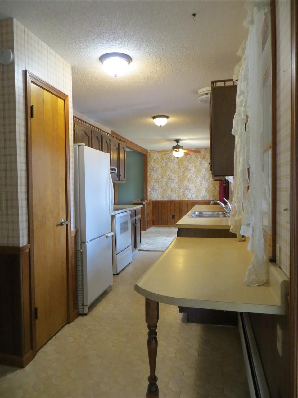 111 Emery Street East Tawas, MI 48730 - Photo 4 of 32 1873138-3.JPG