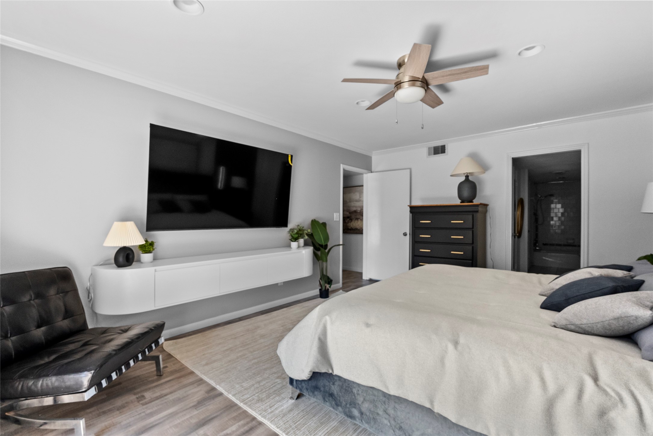 604 South Ripple Creek Drive, Unit 604 Houston, TX 77057 - Photo 16 of 31 a bedroom with a bed and a flat screen tv