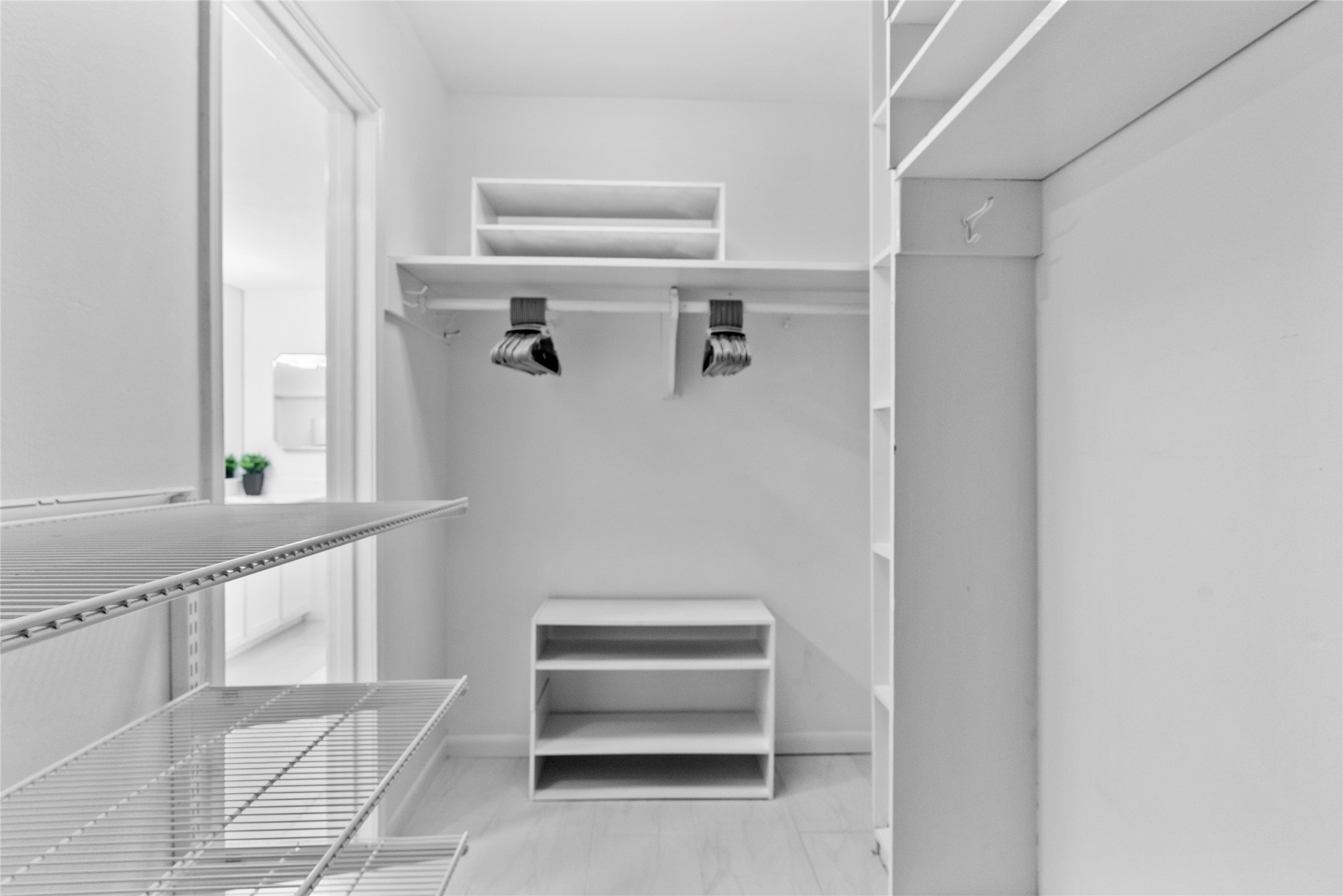 604 South Ripple Creek Drive, Unit 604 Houston, TX 77057 - Photo 21 of 31 a view of walk in closet