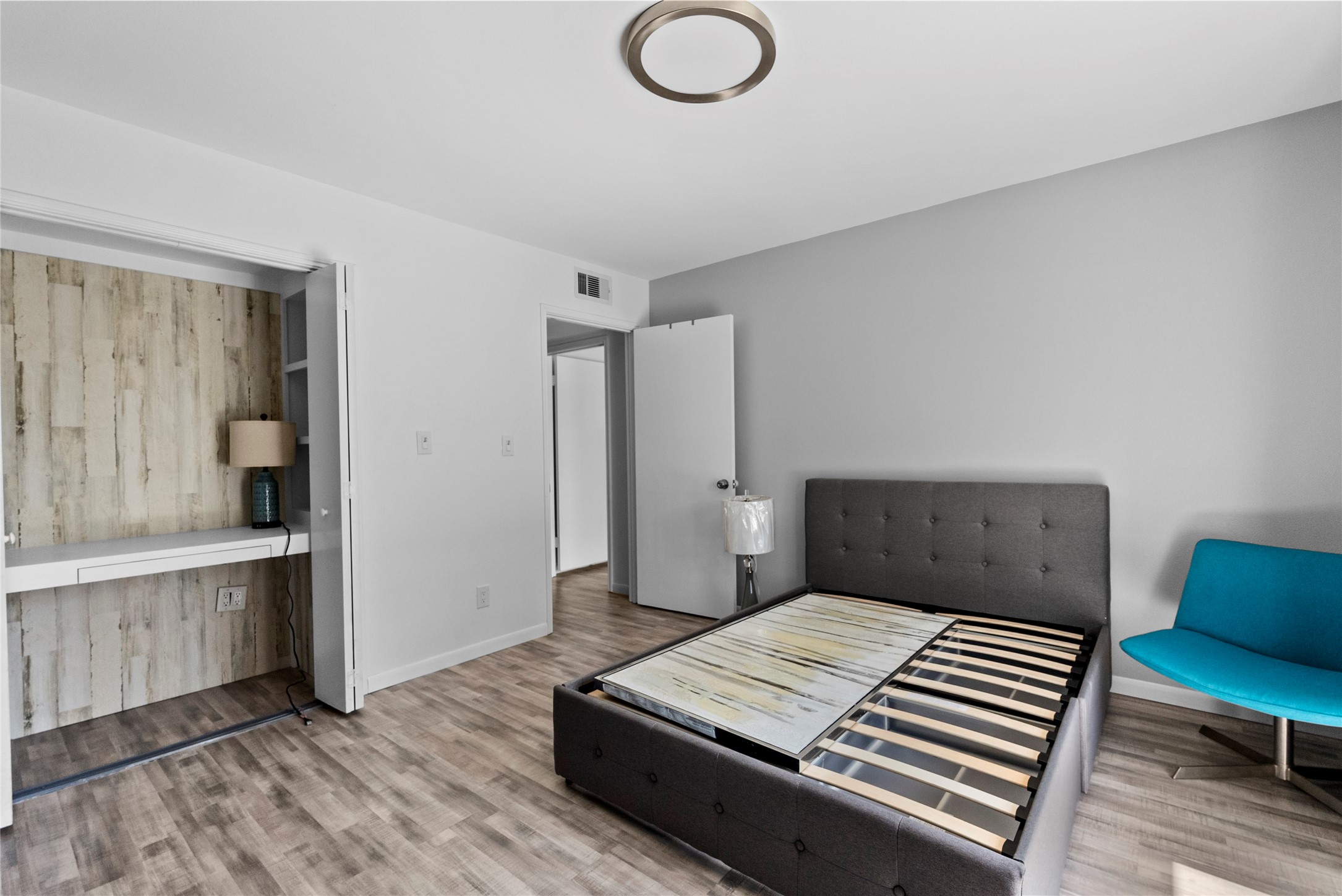 604 South Ripple Creek Drive, Unit 604 Houston, TX 77057 - Photo 23 of 31 a bedroom with a bed and cabinets