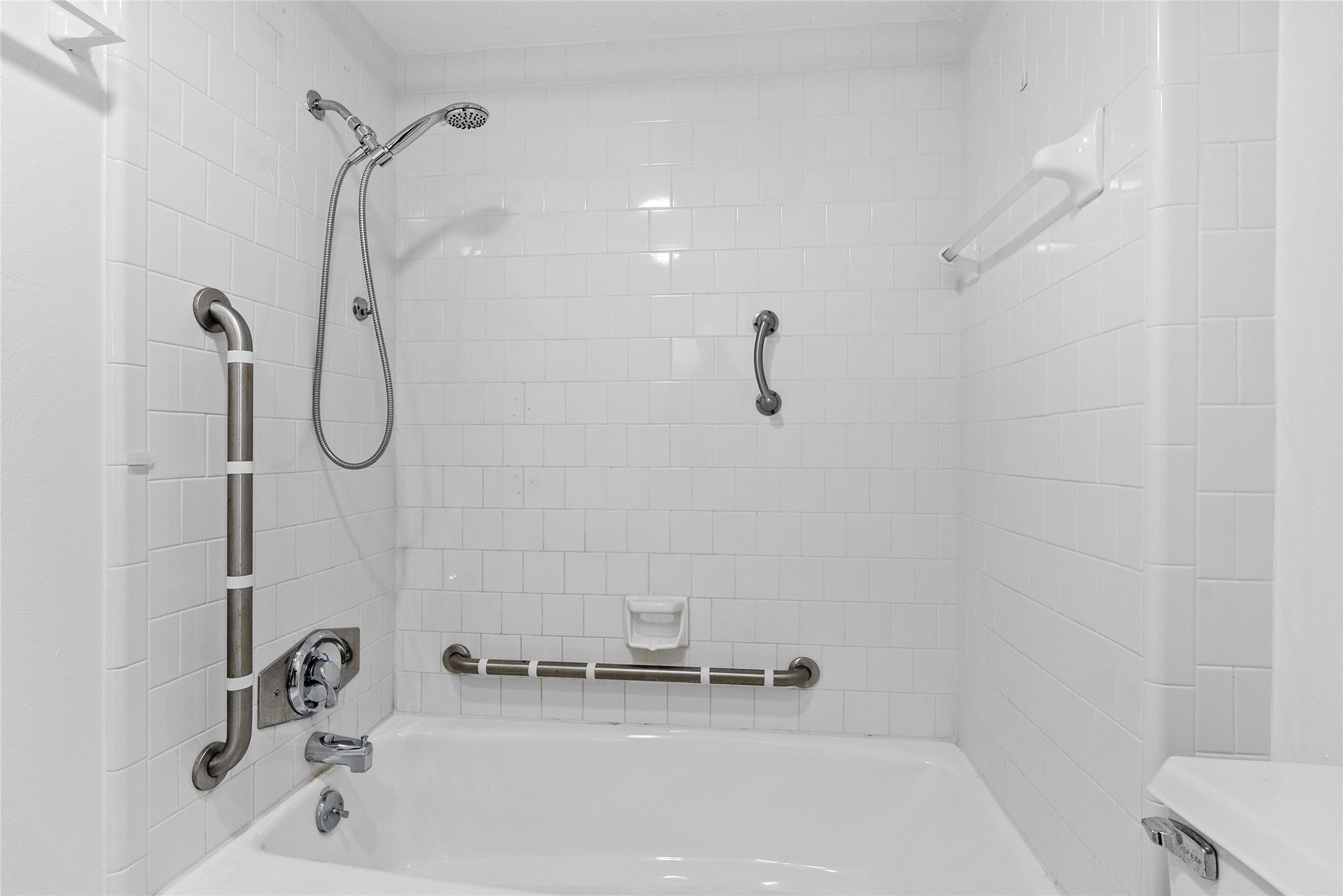 604 South Ripple Creek Drive, Unit 604 Houston, TX 77057 - Photo 24 of 31 a bathroom with a sink