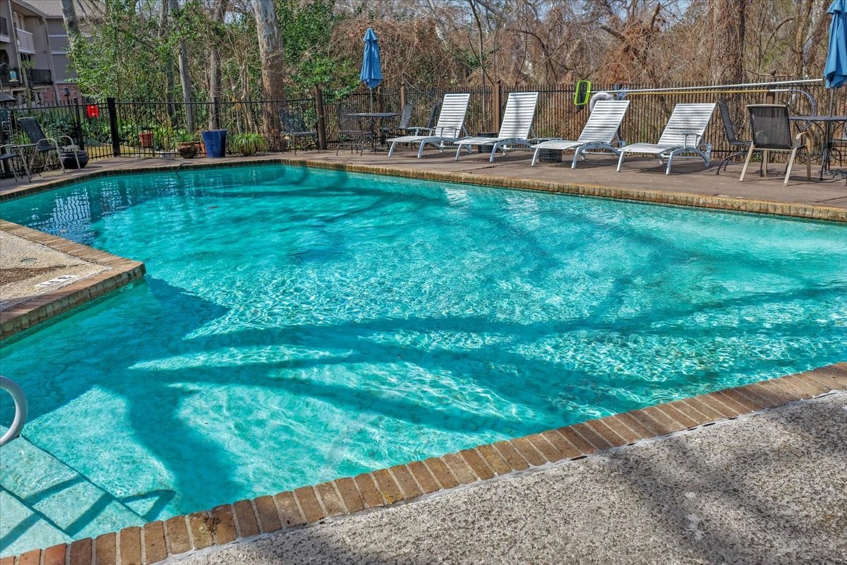 604 South Ripple Creek Drive, Unit 604 Houston, TX 77057 - Photo 27 of 31 a view of park with benches