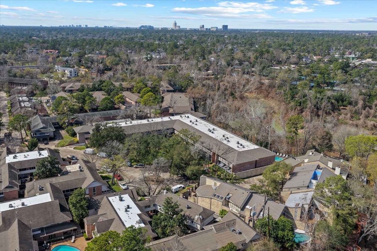 604 South Ripple Creek Drive, Unit 604 Houston, TX 77057 - Photo 30 of 31 an aerial view of multiple house