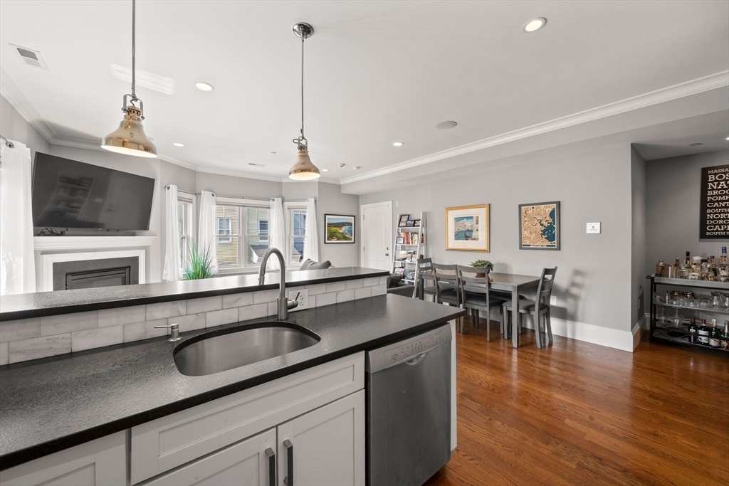 11 Howell Street, Unit 2 Boston, MA 02125 - Photo 4 of 25