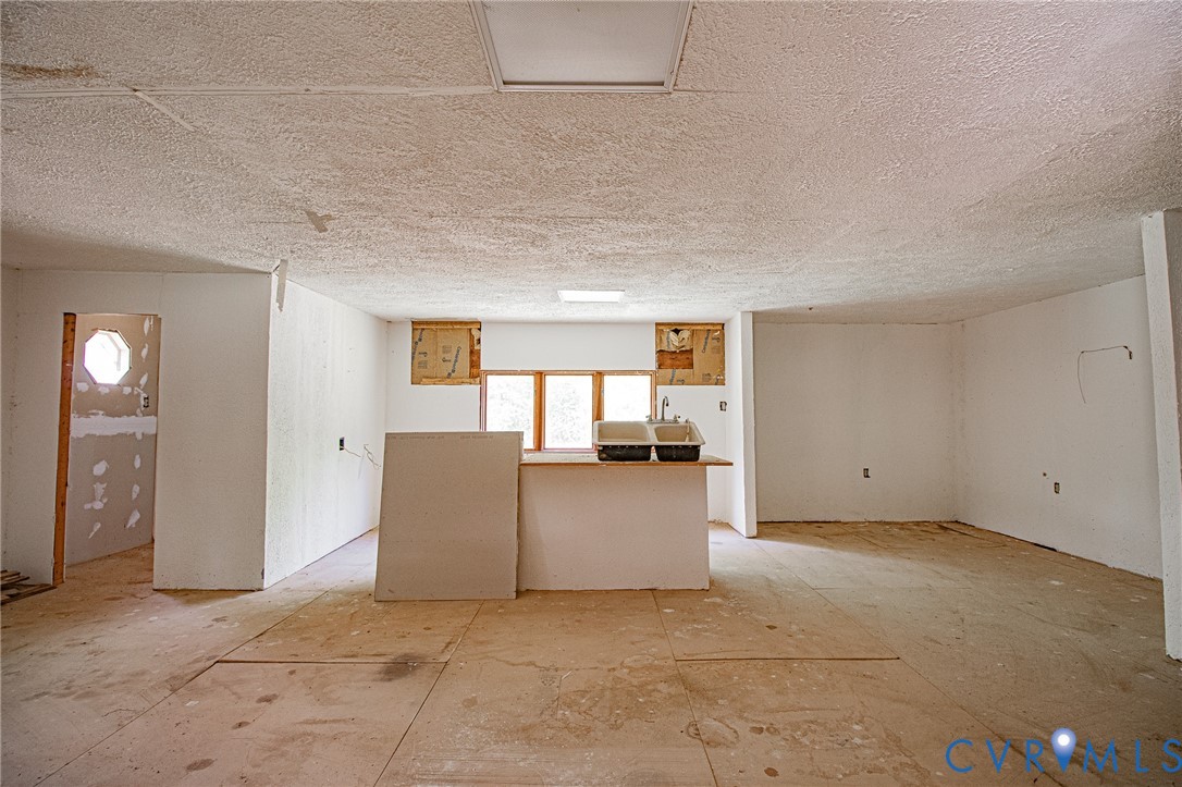 10720 Kimages Road Charles City, VA 23030 - Photo 46 of 55 a view of a livingroom with a kitchen