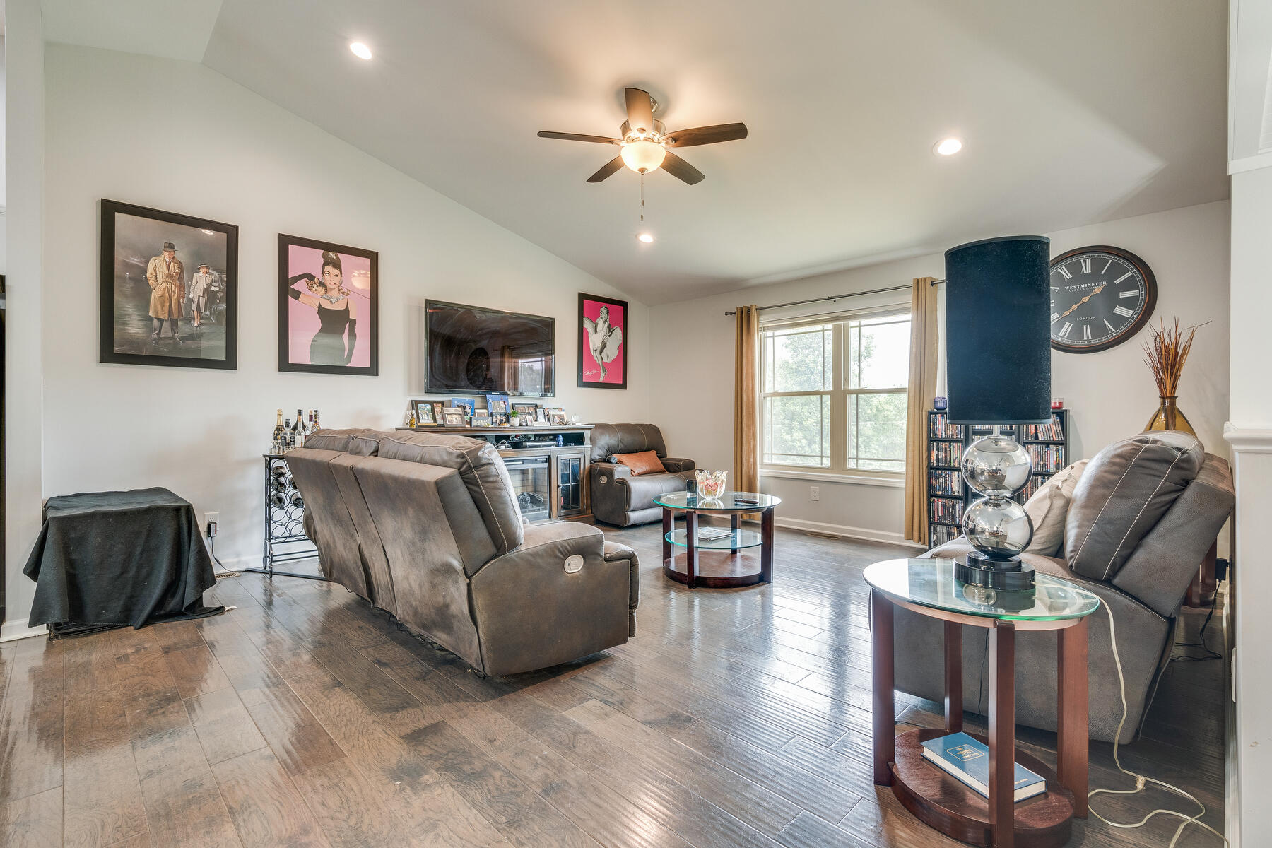 877 Cedar Branch Road Kingsport, TN 37664 - Photo 4 of 41 006